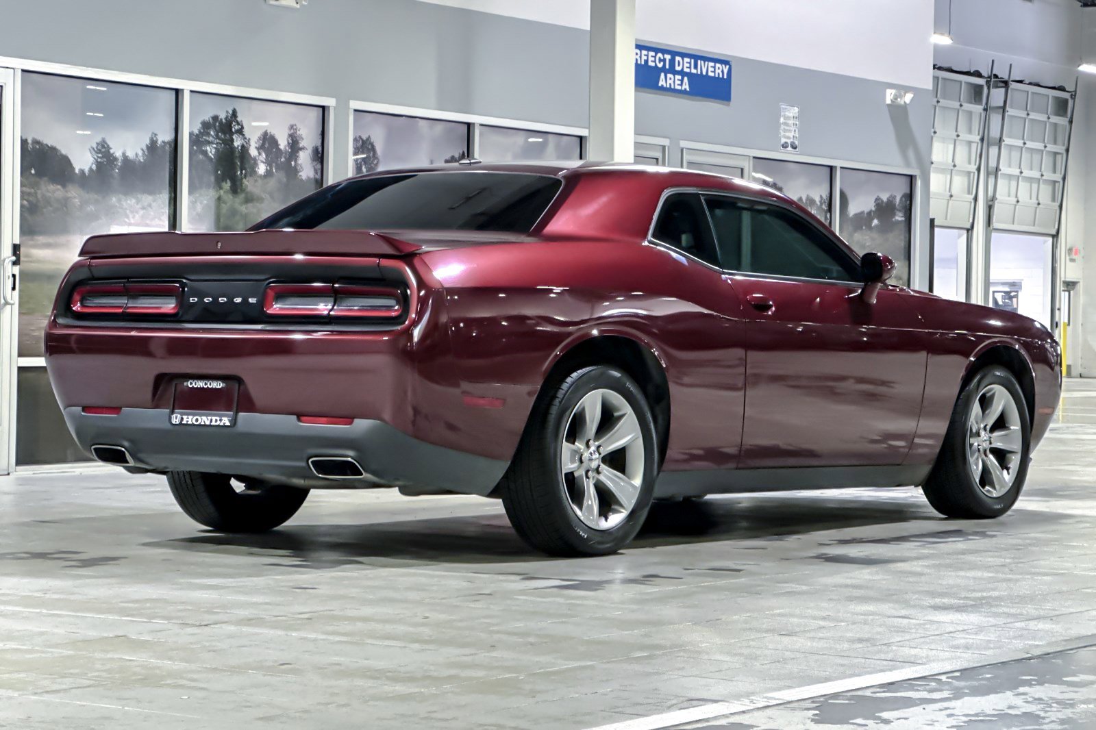 Used 2019 Dodge Challenger SXT image 8