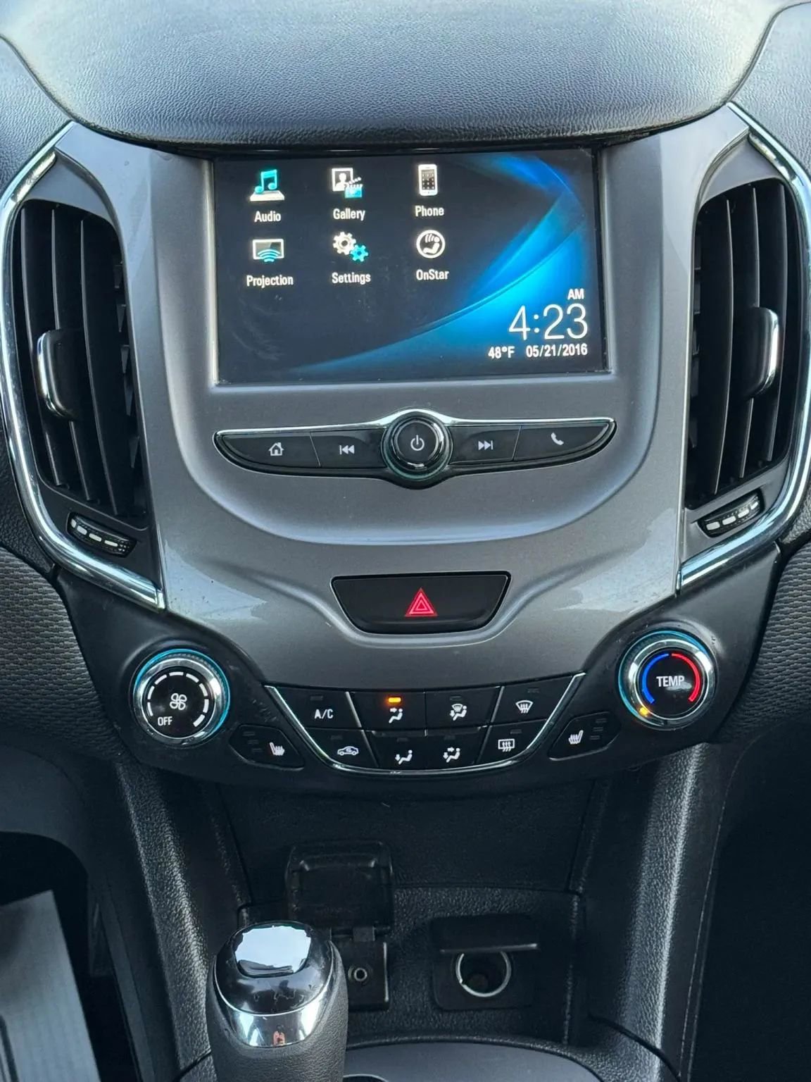 Used 2017 Chevrolet Cruze LT w/ Convenience Package image 19