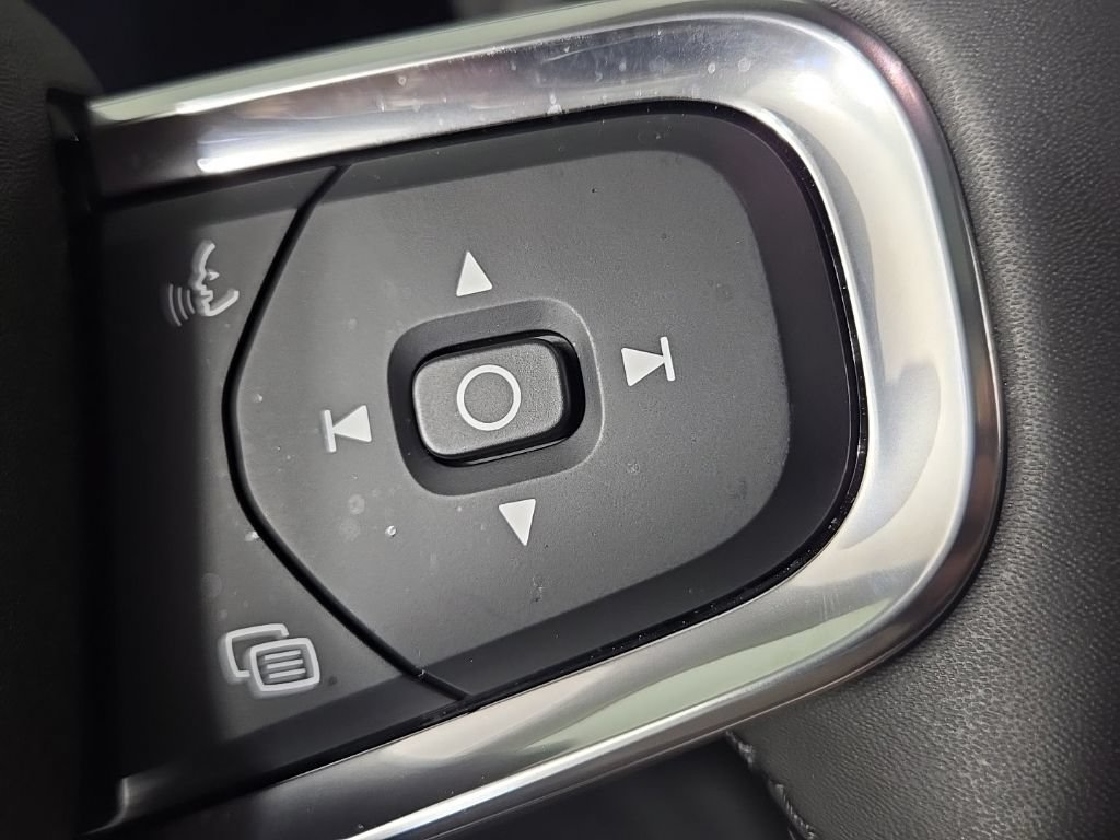 Certified 2024 Volvo XC40 B5 Core AWD/4WD image 32