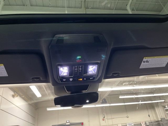 New 2025 Volkswagen Tiguan SE R-Line image 23