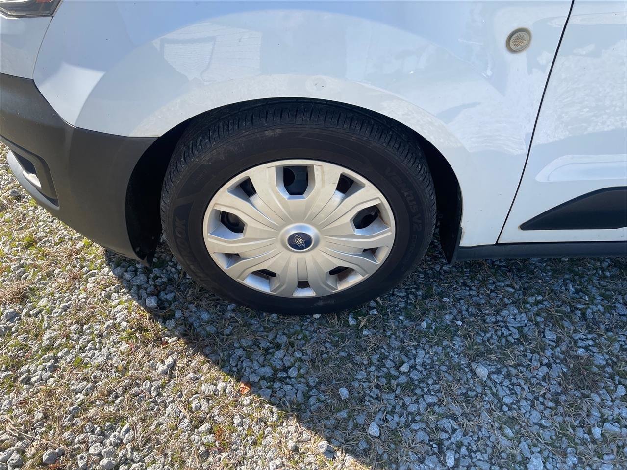 Used 2020 Ford Transit Connect XL image 34