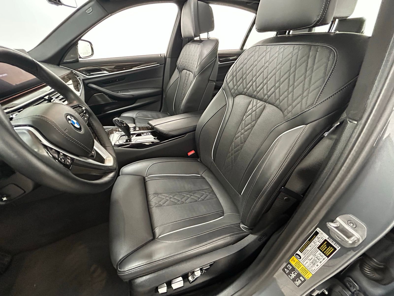 Used 2023 BMW 540i xDrive w/ Premium Package image 30