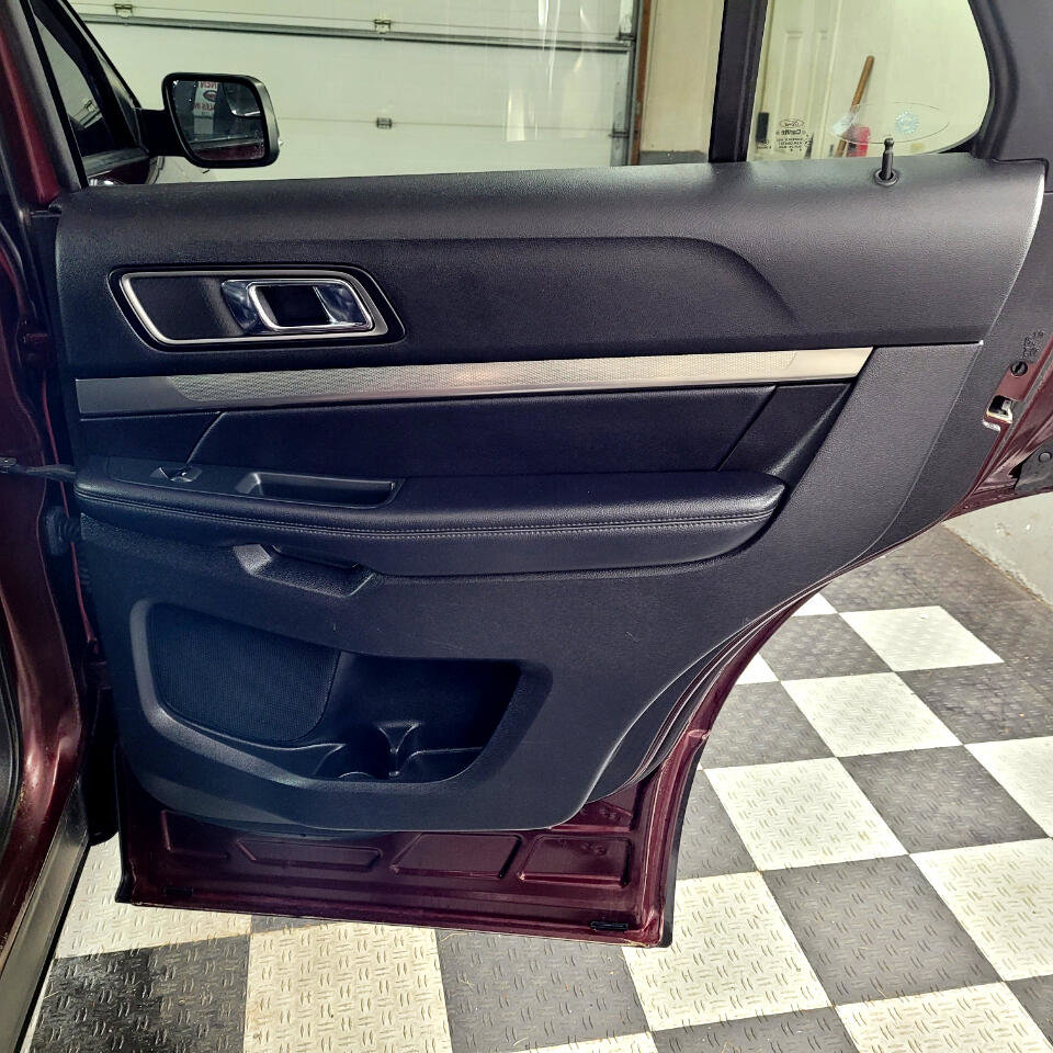 Used 2018 Ford Explorer XLT w/ Equipment Group 202A image 17