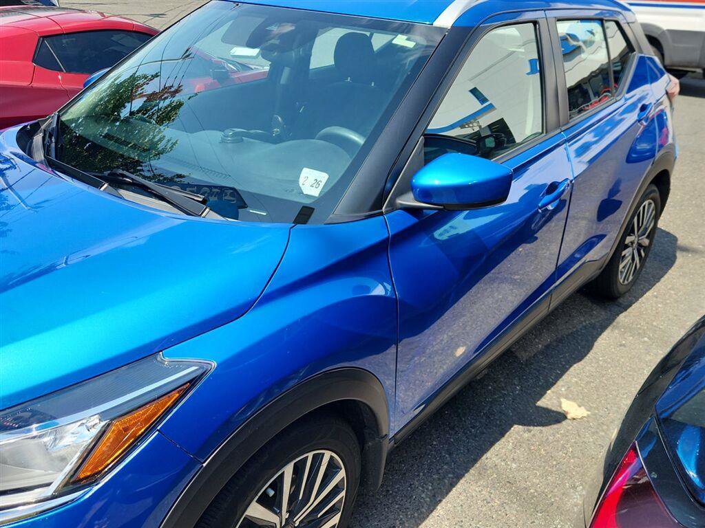 Used 2021 Nissan Kicks SV FWD image 1