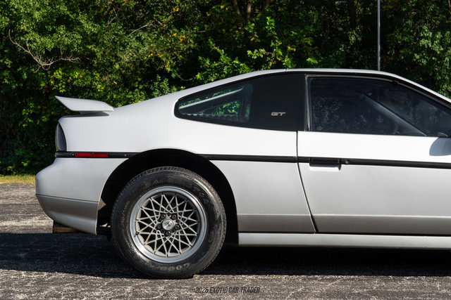 Used 1986 Pontiac Fiero GT RWD image 10