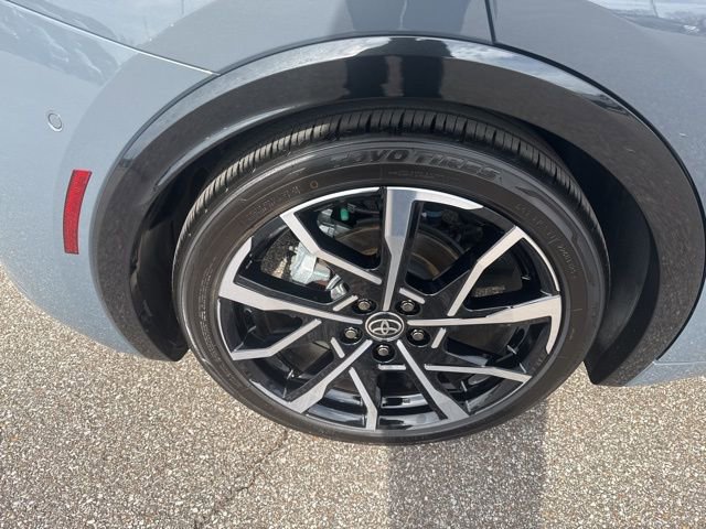 Used 2025 Toyota Prius Plug-In Hybrid w/ Limited Premium Package image 14