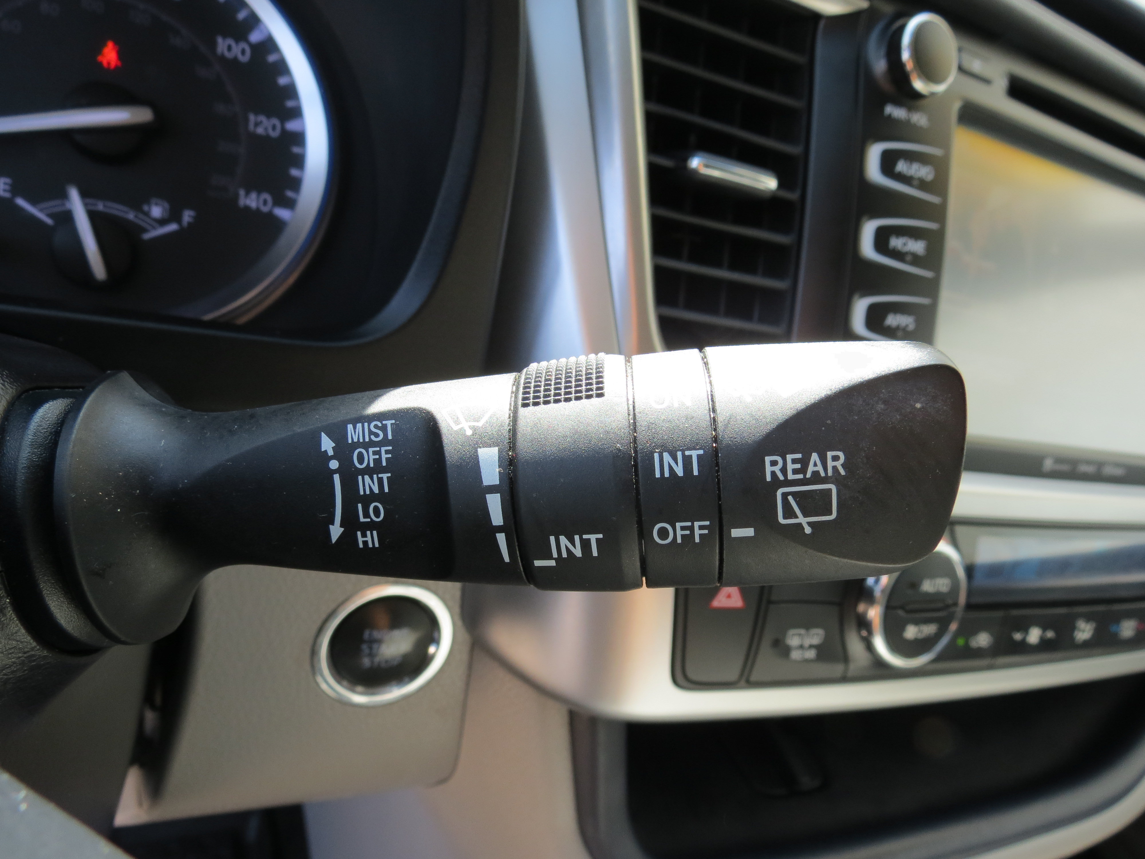 Used 2019 Toyota Highlander XLE FWD image 18