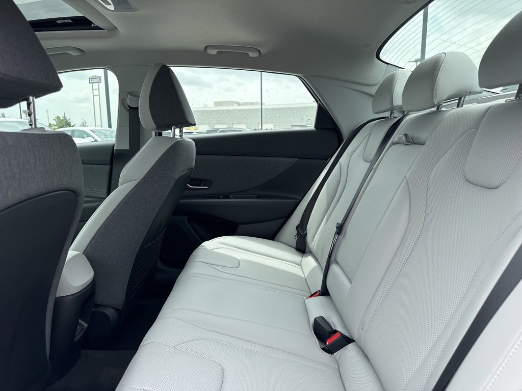 New 2025 Hyundai Elantra Limited image 16