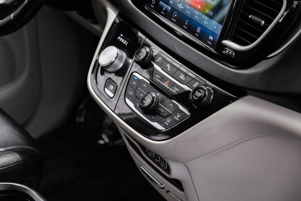 Used 2021 Chrysler Pacifica Touring-L FWD image 20