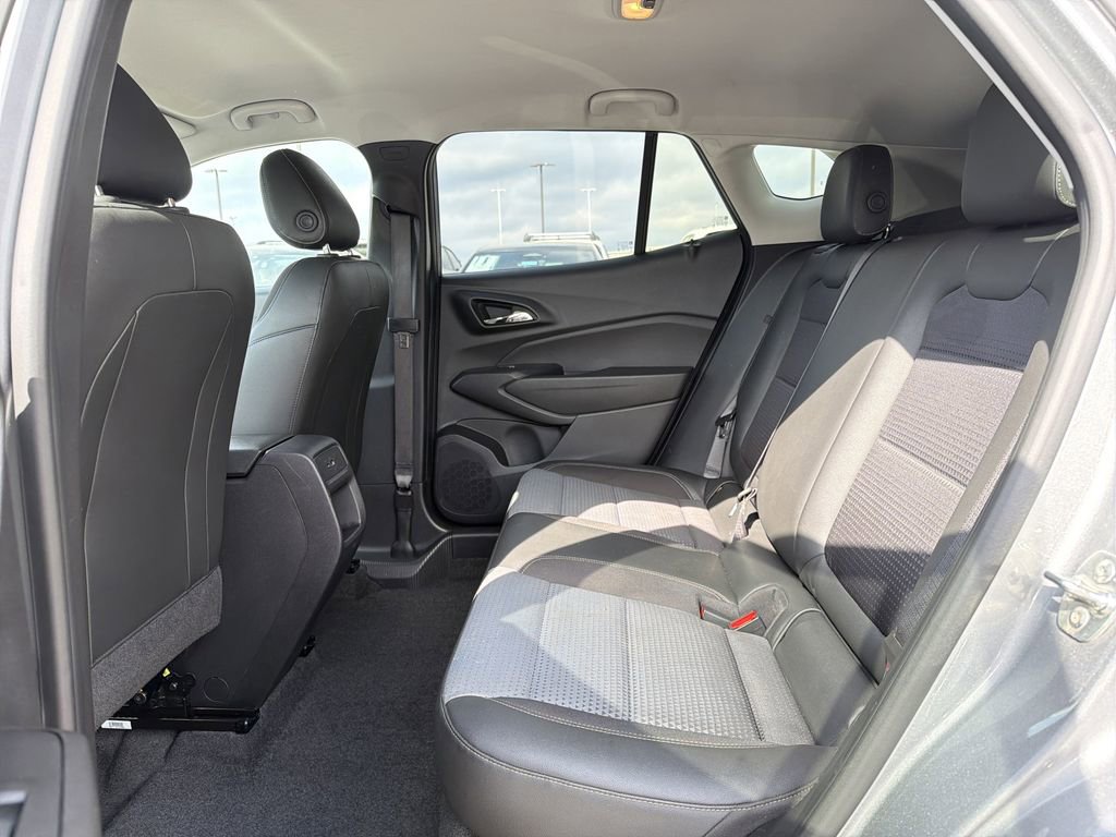 Used 2025 Chevrolet Trax LT image 13
