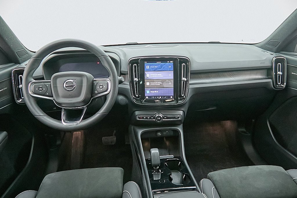 Certified 2023 Volvo XC40 Recharge Ultimate image 25