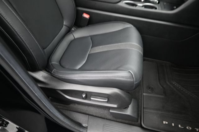 Used 2025 Honda Pilot Touring image 32