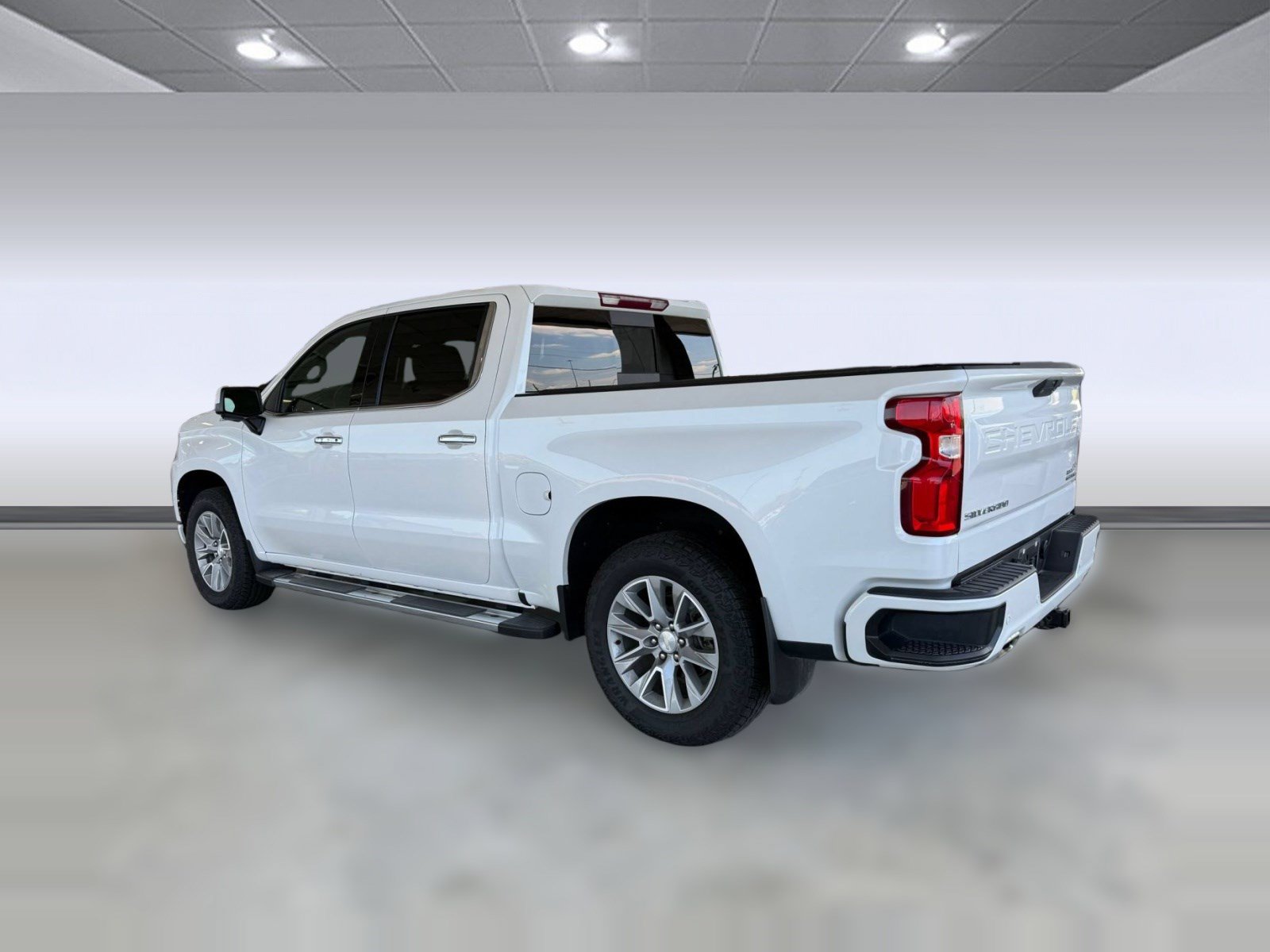 Used 2022 Chevrolet Silverado 1500 High Country w/ Z71 Off-Road Package AWD/4WD image 3