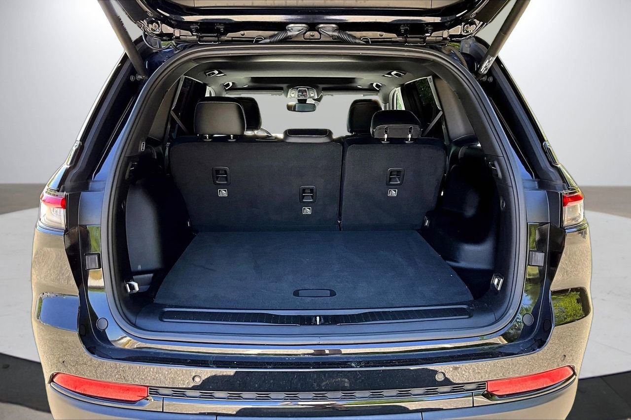 Used 2023 Jeep Grand Cherokee Altitude AWD/4WD image 25