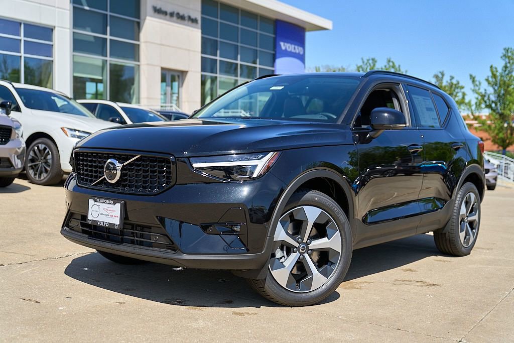 New 2026 Volvo XC40 B5 Plus AWD/4WD image 2