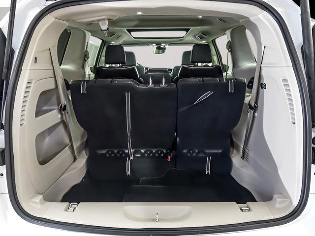 Used 2023 Chrysler Pacifica Limited image 25