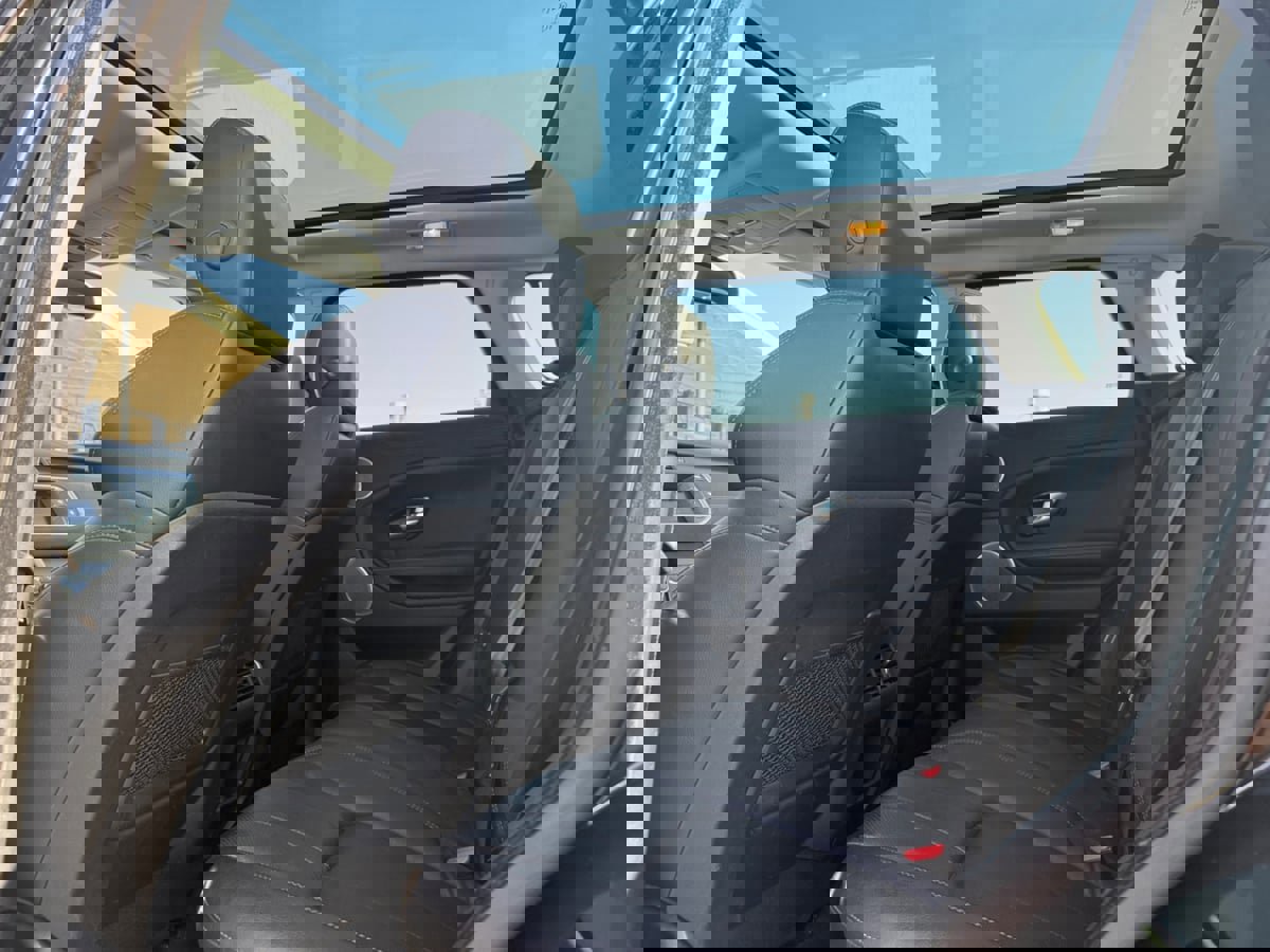 Used 2018 Land Rover Range Rover Evoque SE image 16