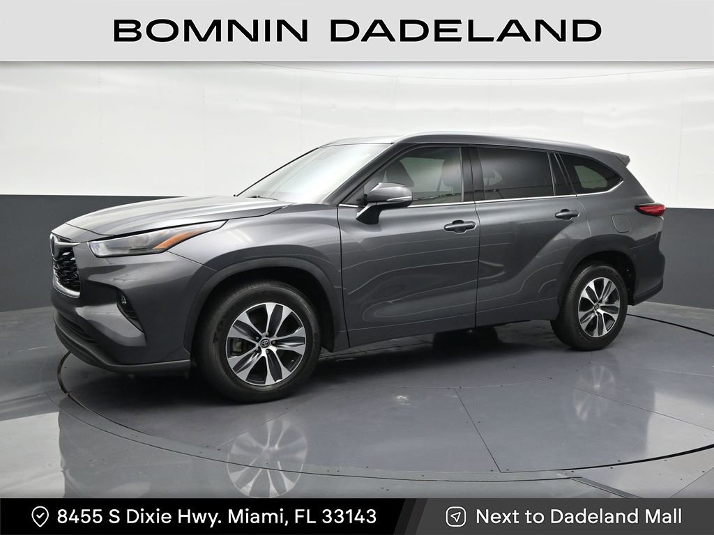 Used 2022 Toyota Highlander XLE FWD image 1