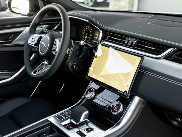 New 2024 Jaguar XF R-Dynamic SE AWD/4WD image 31