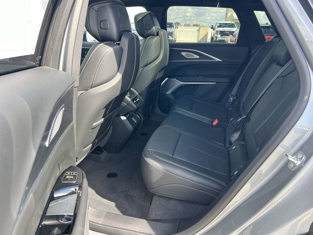 New 2025 Cadillac Lyriq Sport image 28