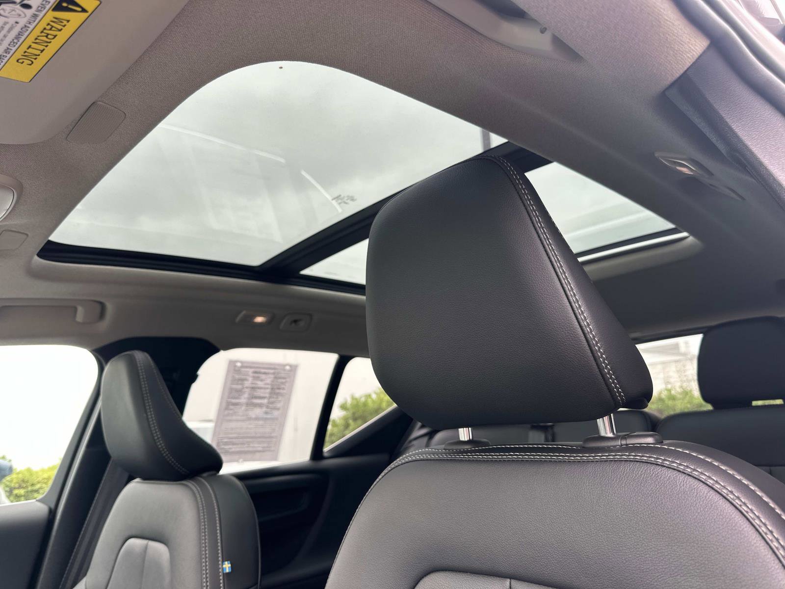 Certified 2024 Volvo XC40 B5 Ultimate w/ Climate Package image 35