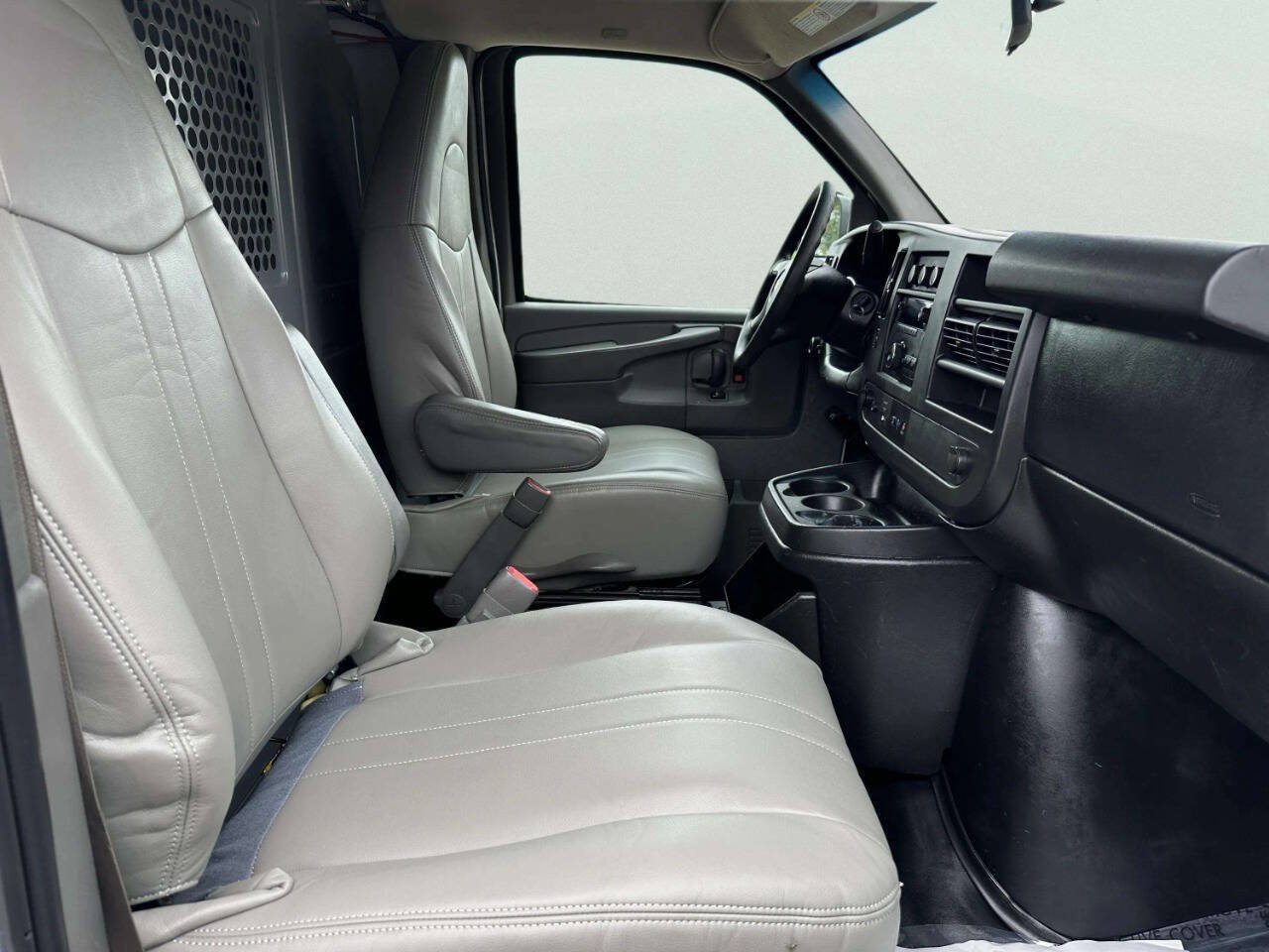 Used 2014 Chevrolet Express 2500 RWD image 27