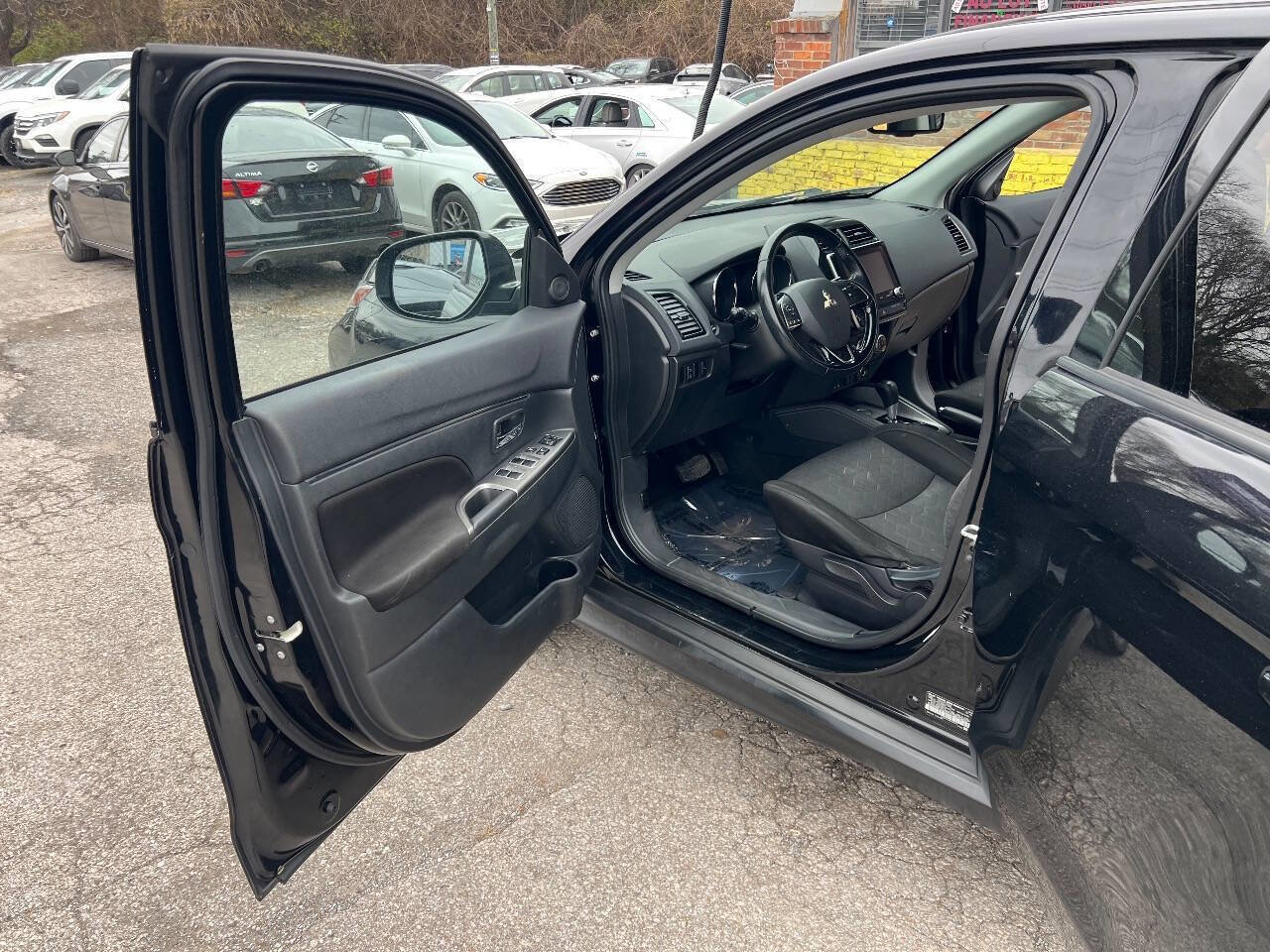 Used 2021 Mitsubishi Outlander Sport SE image 9