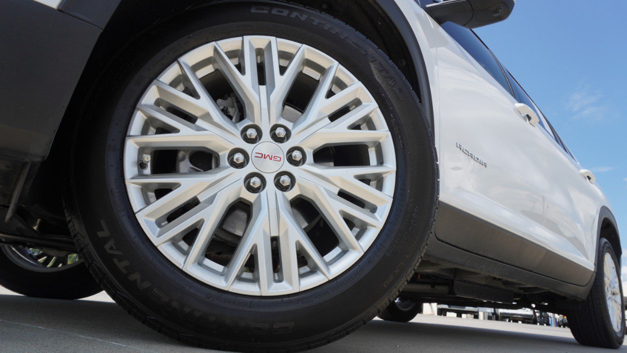 Used 2025 GMC Acadia Elevation w/ Elevation Premium Package FWD image 11