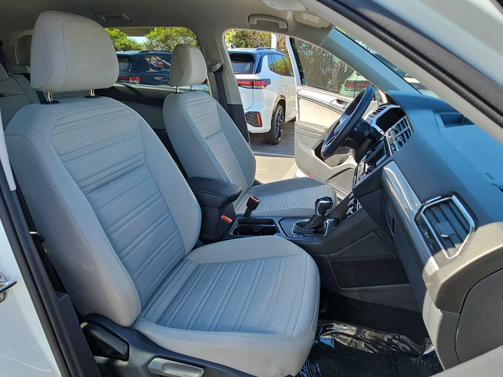 Used 2024 Volkswagen Tiguan S image 10