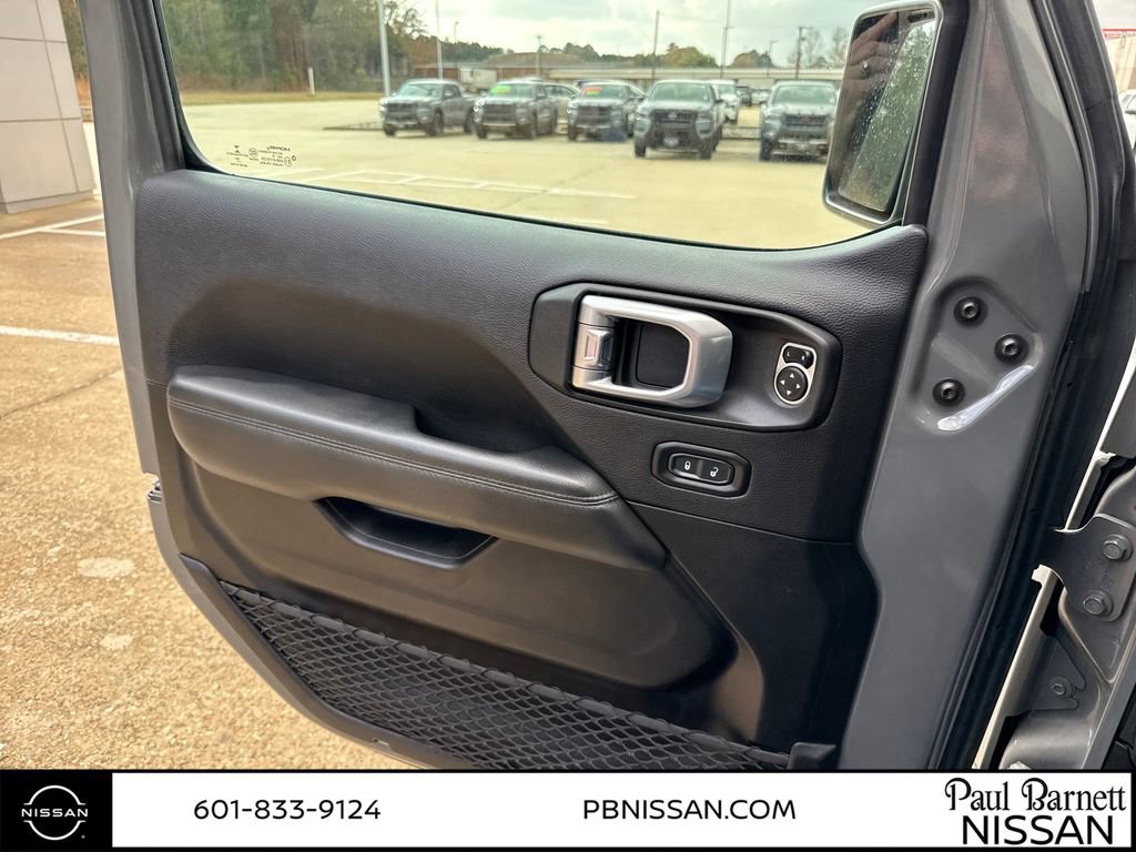 Used 2020 Jeep Wrangler Unlimited Sahara image 22