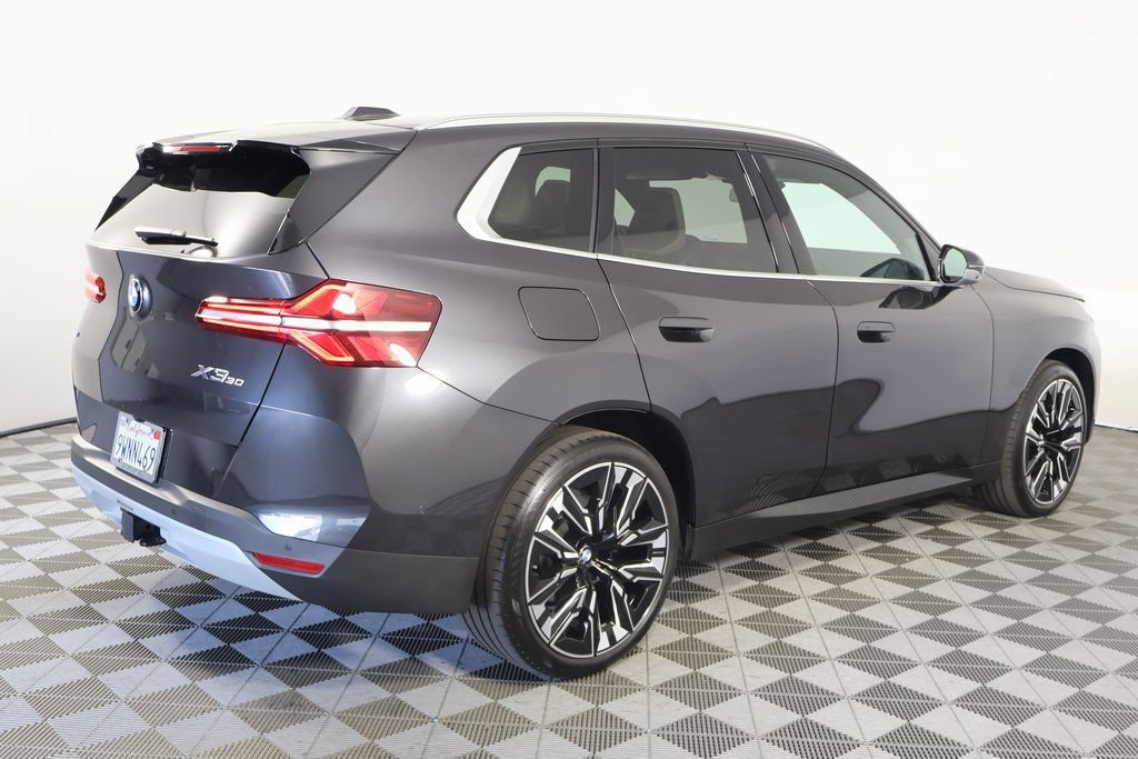 Used 2025 BMW X3 xDrive30i w/ Premium Package AWD/4WD image 3