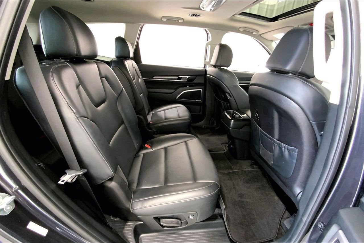Used 2025 Kia Telluride S FWD image 19
