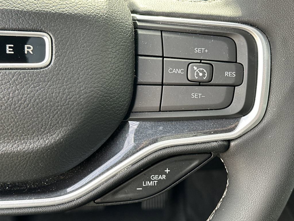 Used 2024 Jeep Wagoneer 2WD w/ Premium Group I image 28