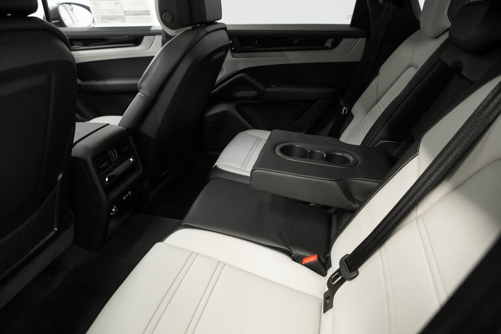 New 2026 Porsche Cayenne S AWD/4WD image 32