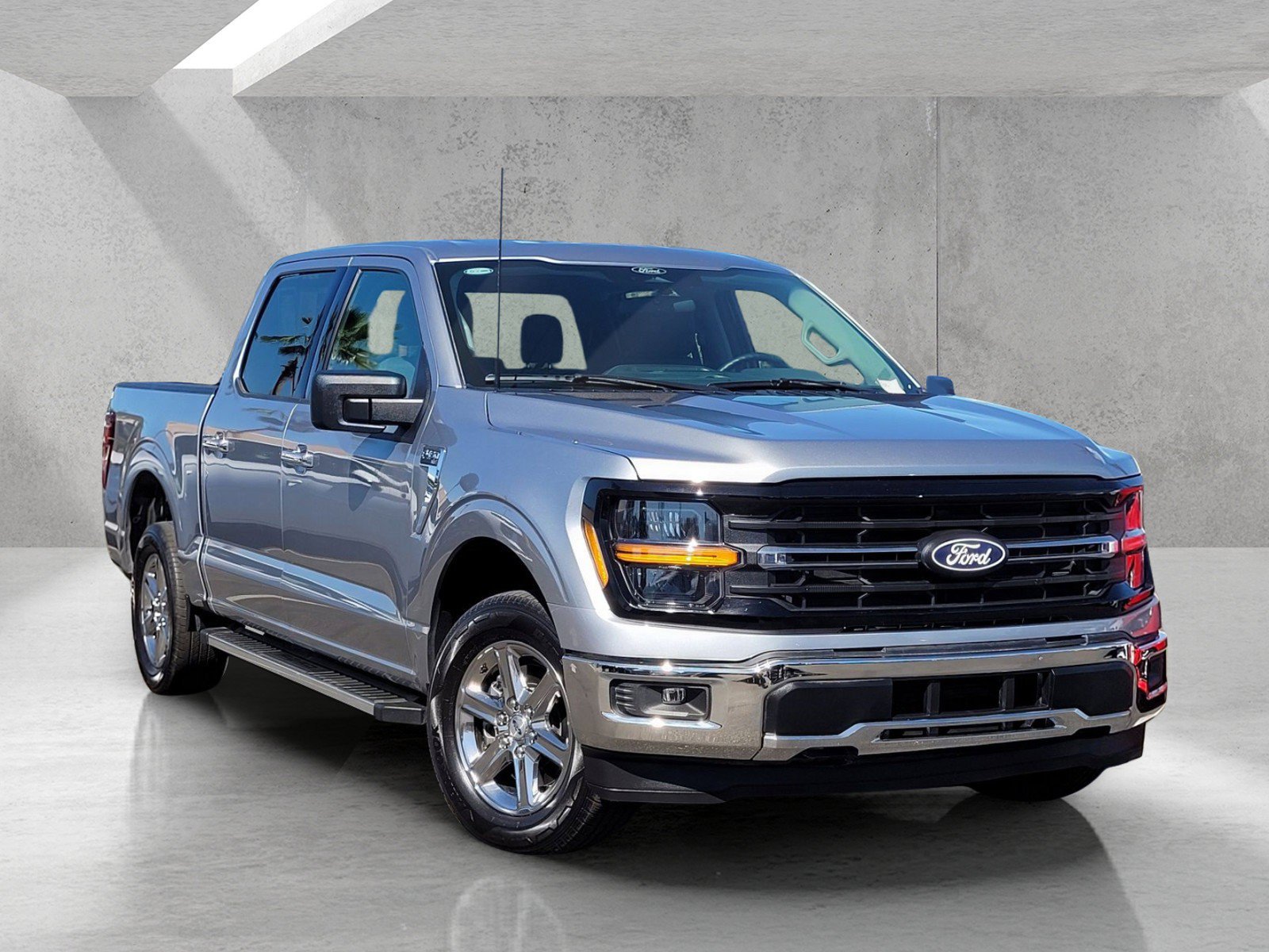 Used 2025 Ford F150 XLT w/ Equipment Group 301A Standard RWD image 1