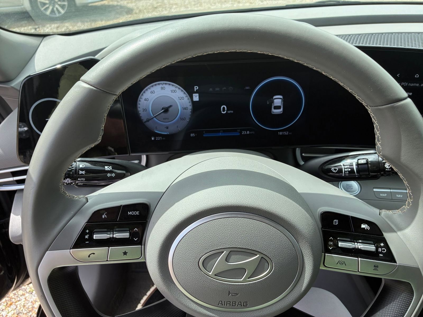 Used 2025 Hyundai Elantra SEL FWD image 33