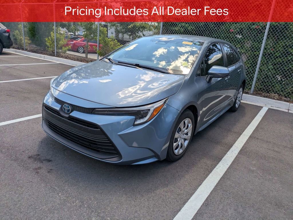 Used 2023 Toyota Corolla LE FWD image 4