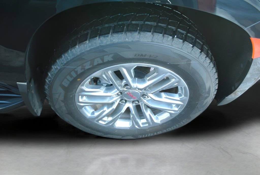 Used 2022 GMC Yukon SLT w/ SLT Premium Package image 32