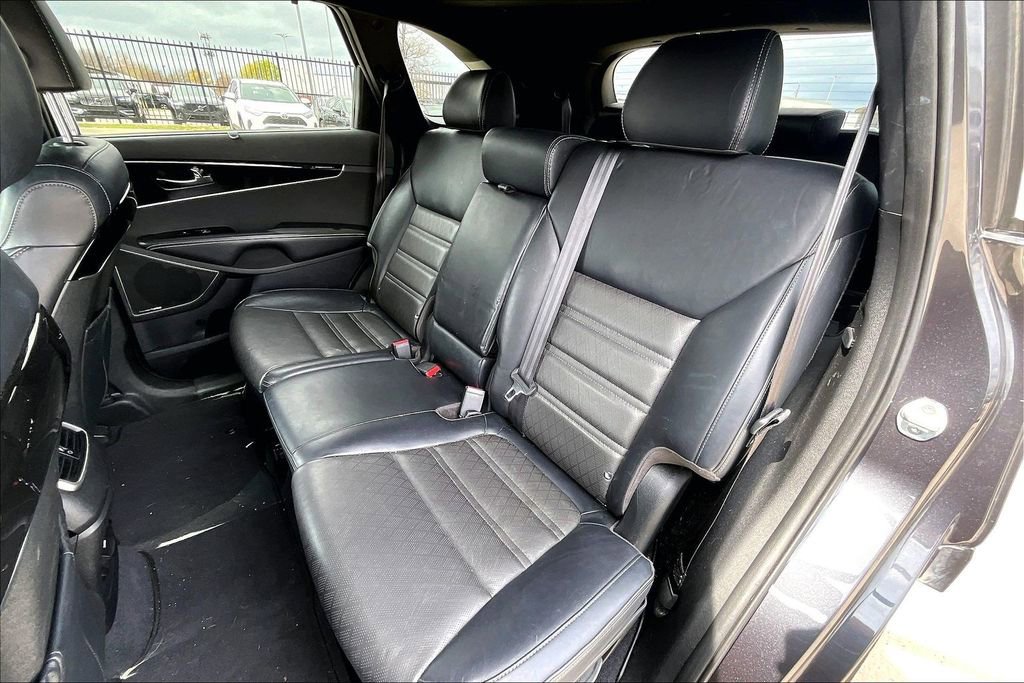 Used 2019 Kia Sorento SX image 31