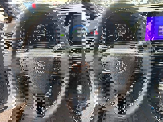 Used 2025 Toyota Camry SE w/ Convenience Package image 19