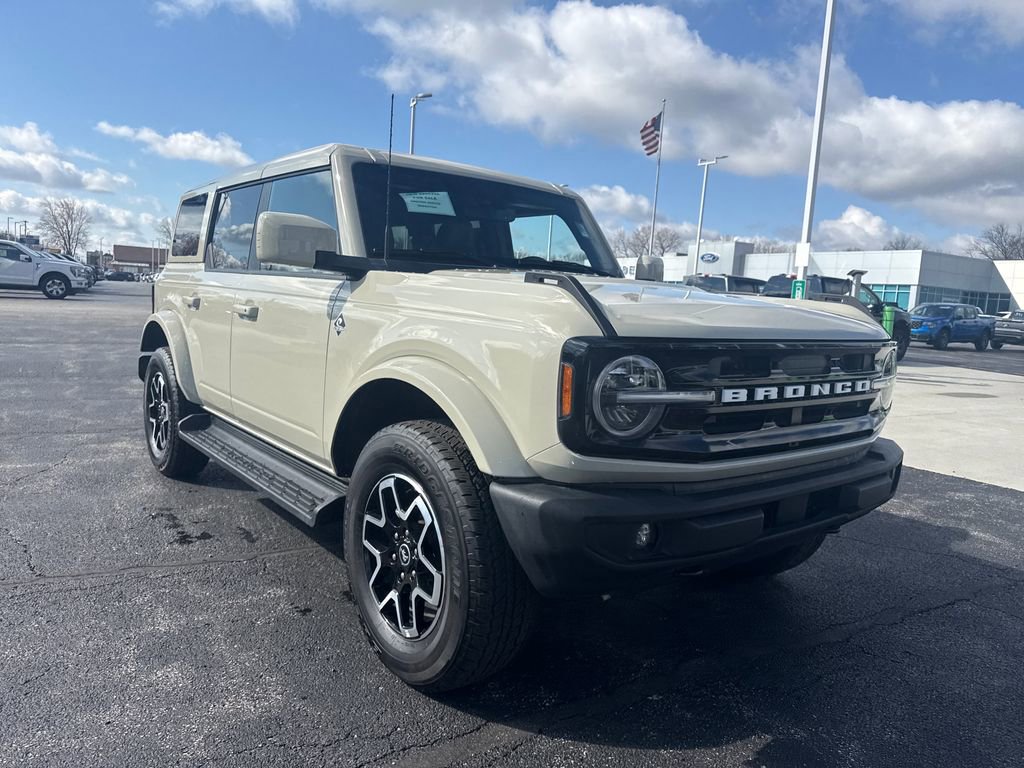 Used 2025 Ford Bronco Outer Banks image 4