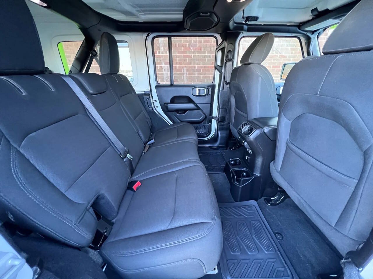 Used 2020 Jeep Wrangler Unlimited Sahara w/ Uconnect 4C Nav & Sound Group AWD/4WD image 17