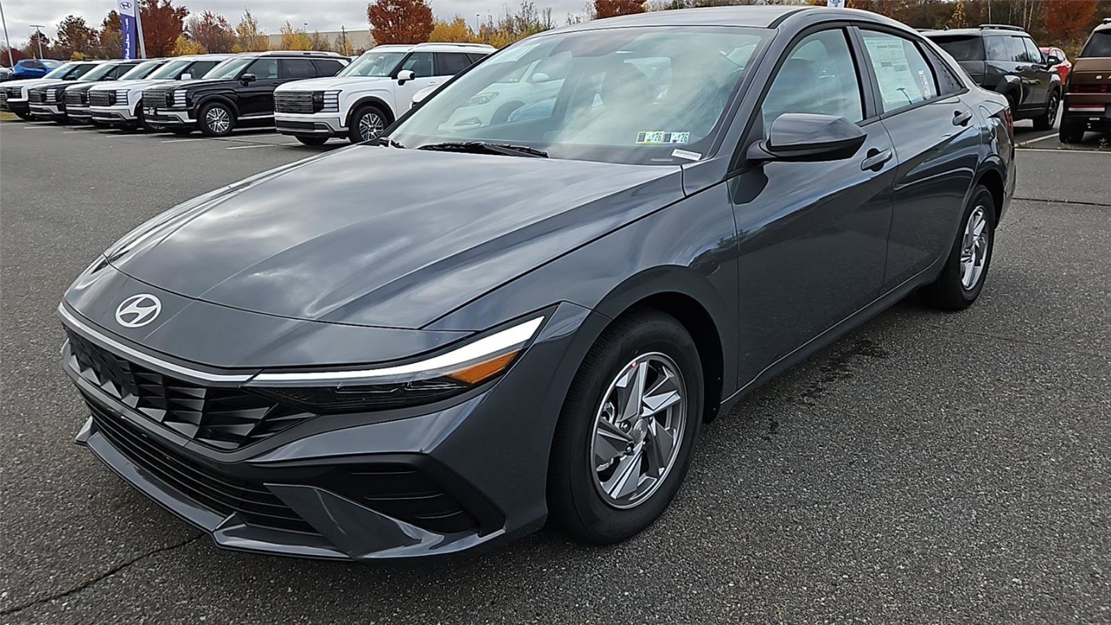 New 2025 Hyundai Elantra SE image 3