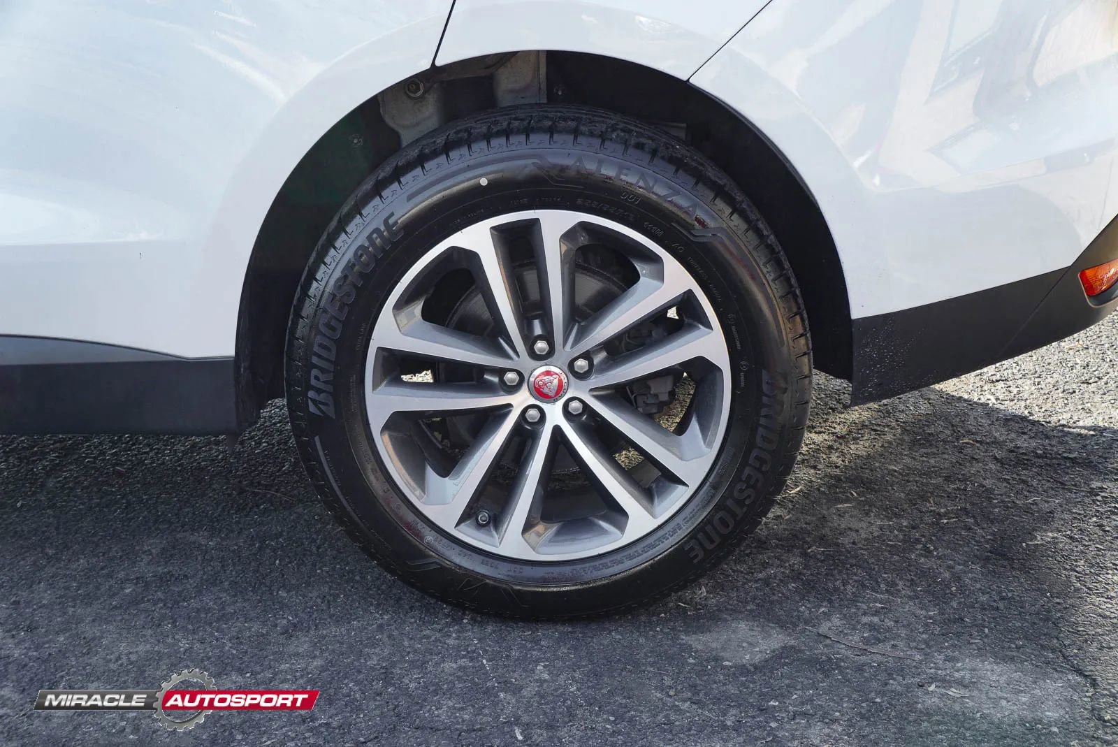 Used 2019 Jaguar F-PACE Premium image 12