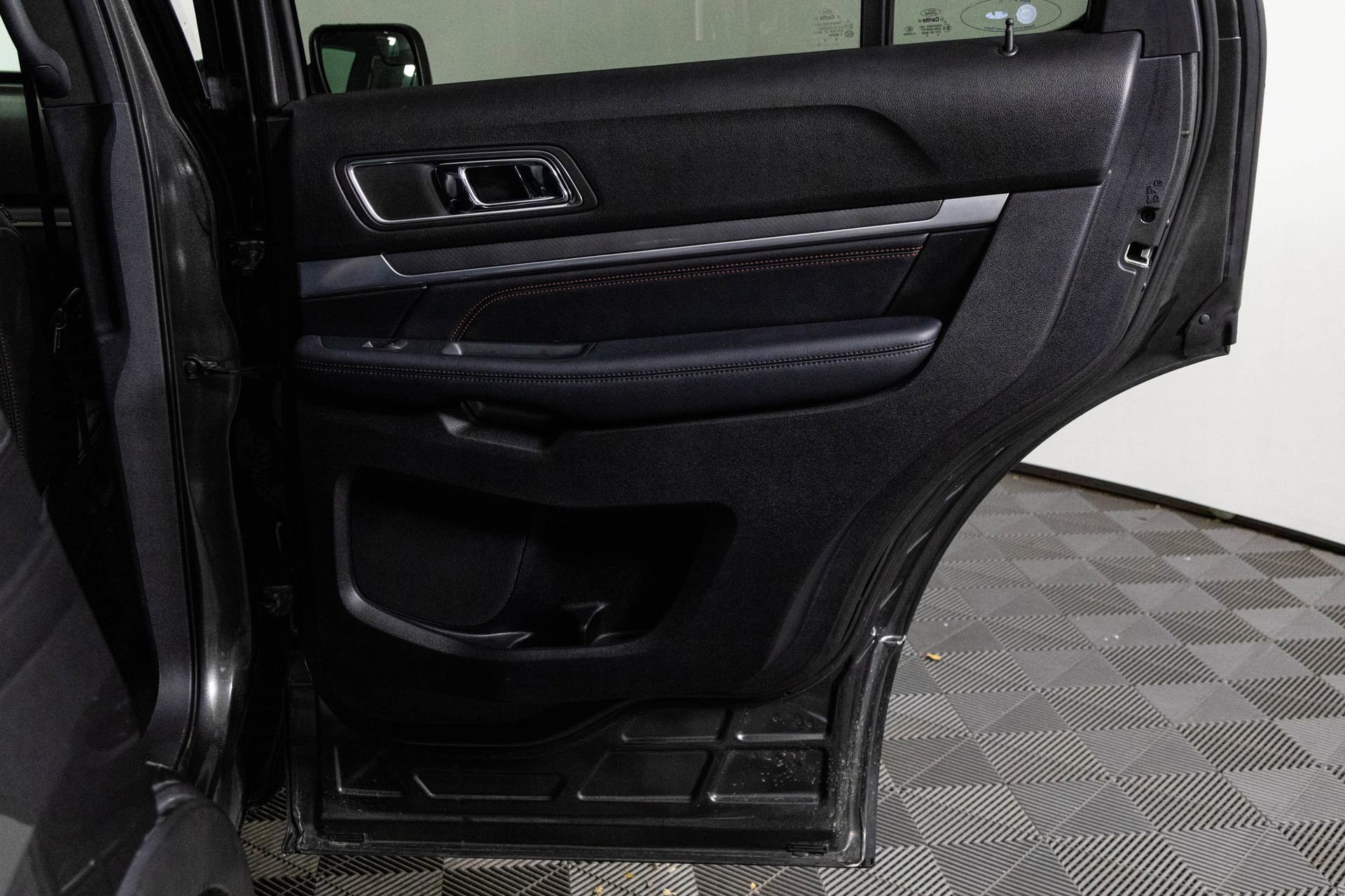 Used 2018 Ford Explorer Sport image 40