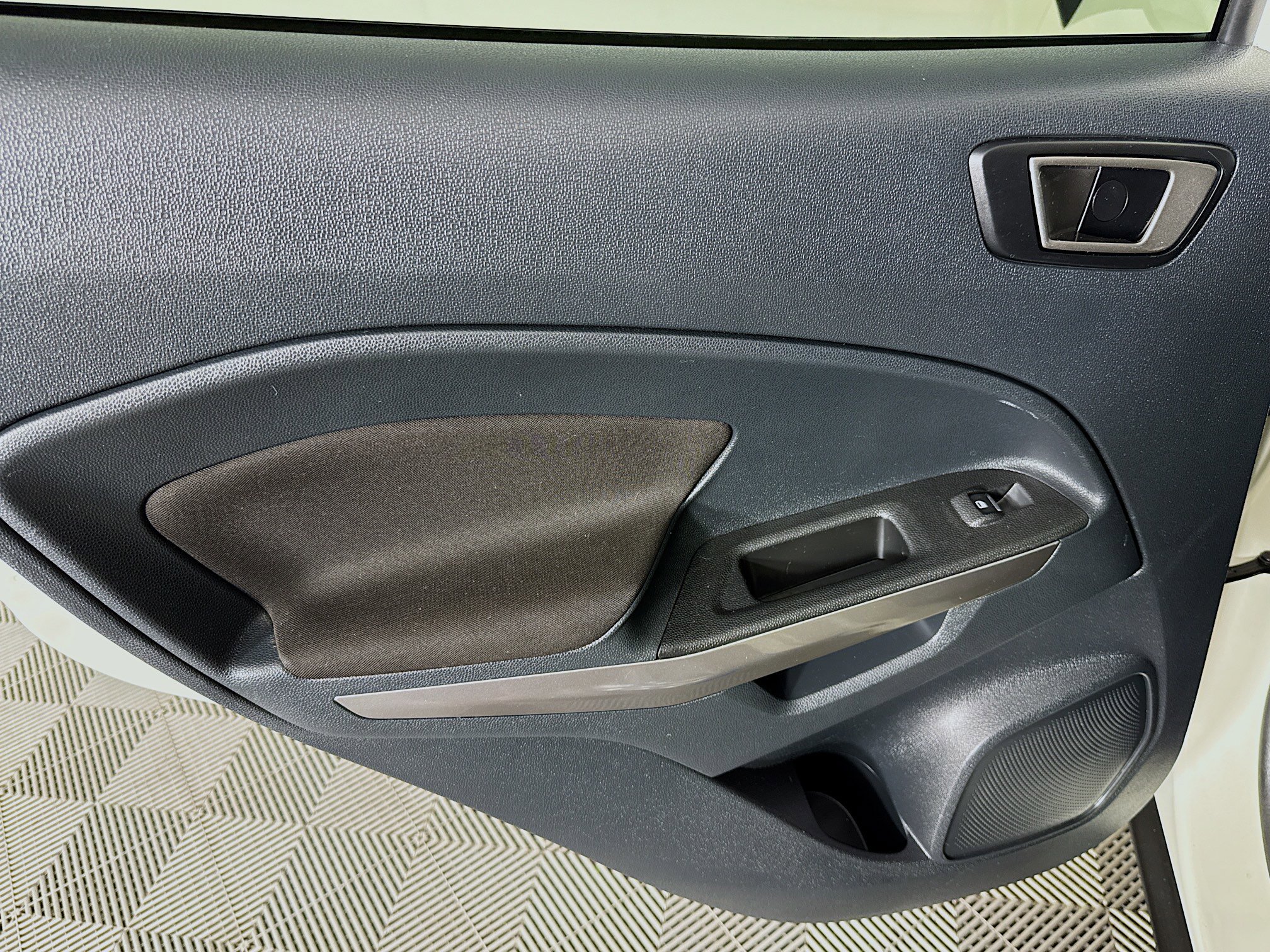 Used 2020 Ford EcoSport SE w/ SE Convenience Package image 25