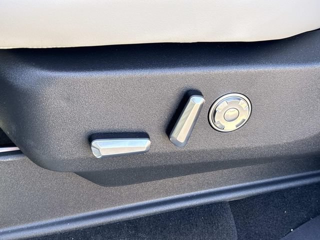 New 2026 Lincoln Navigator L Premier AWD/4WD image 23