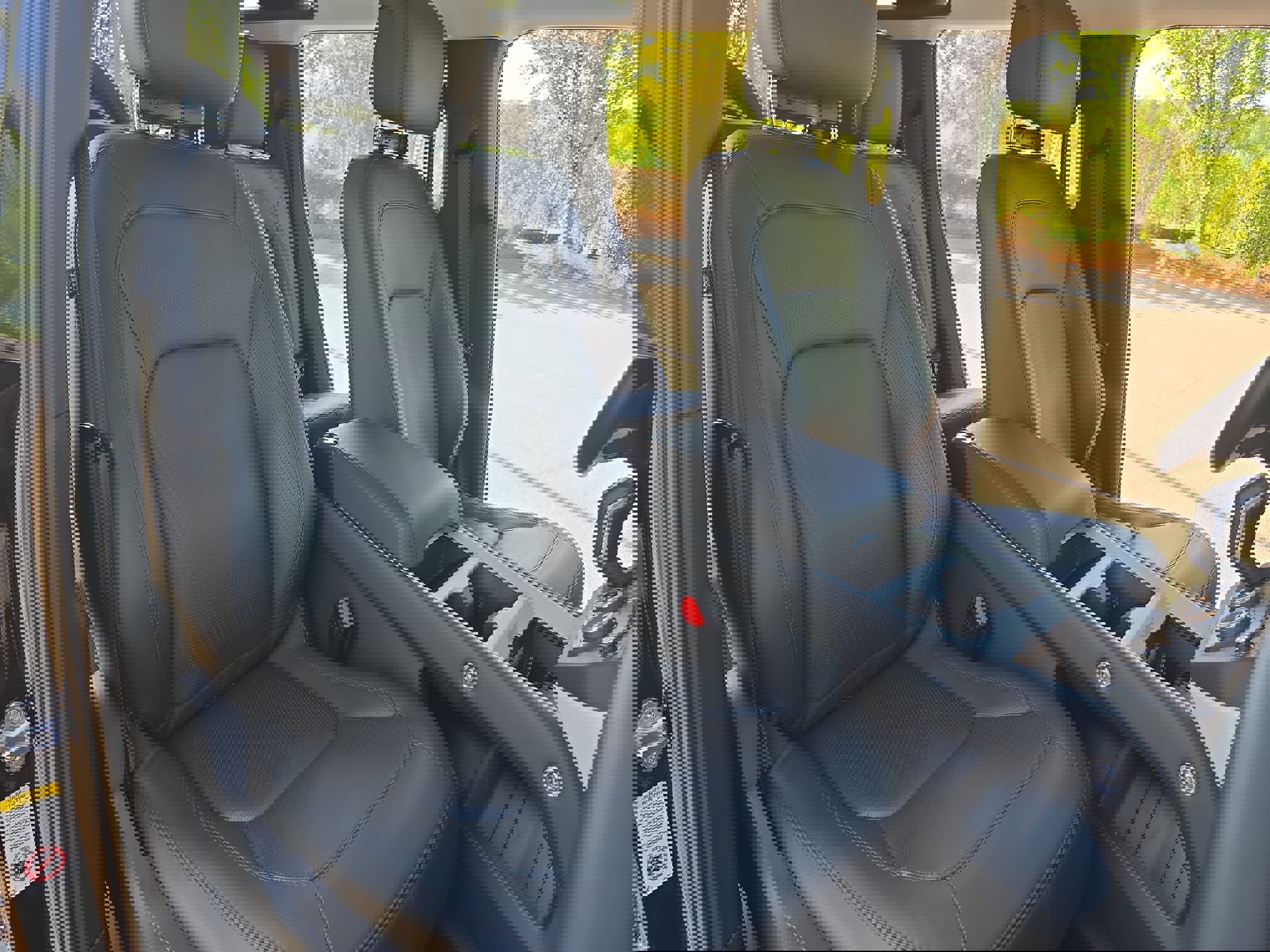 Certified 2025 Land Rover Defender 110 X-Dynamic SE image 10