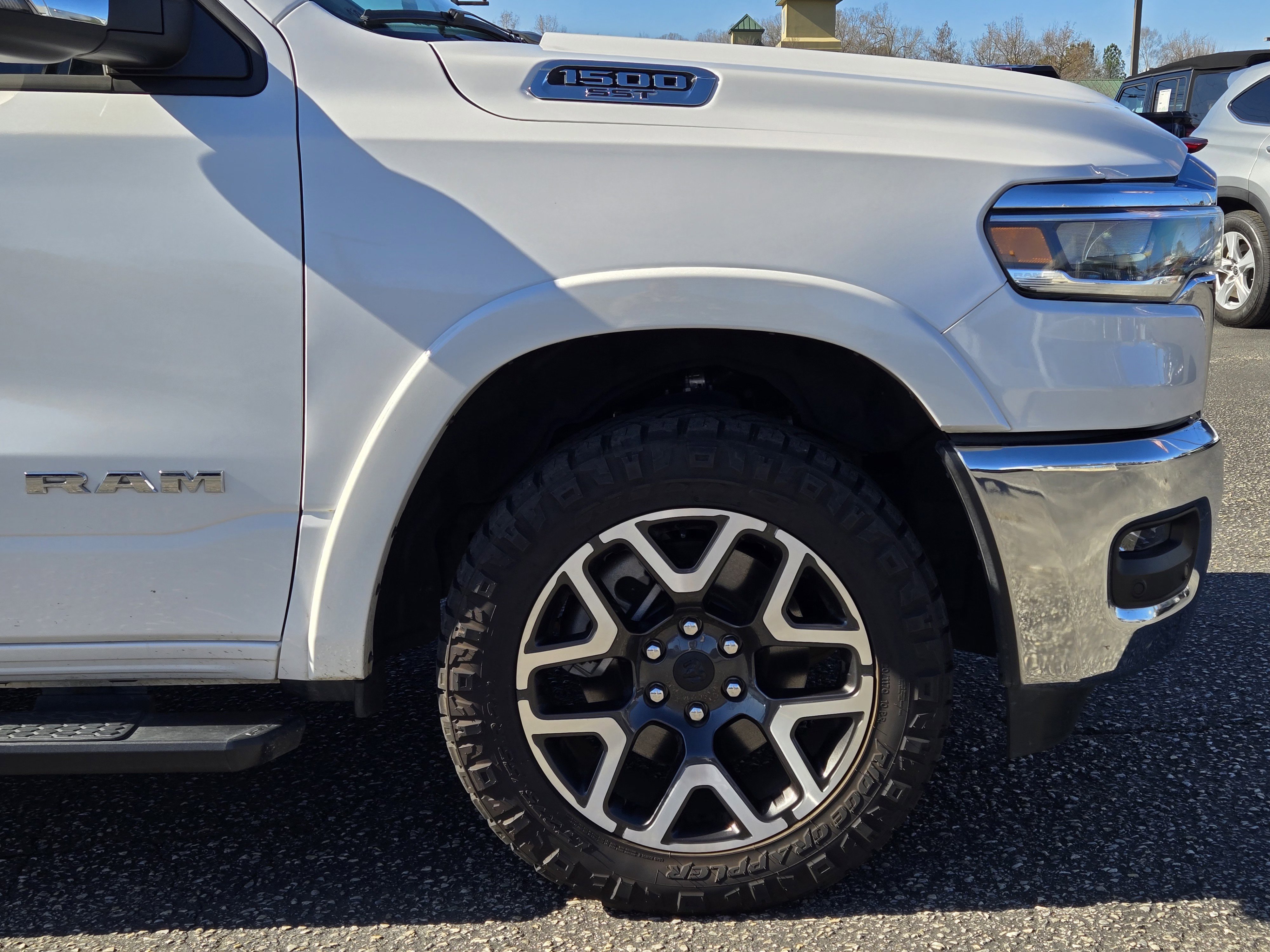 Used 2025 RAM 1500 Laramie image 12