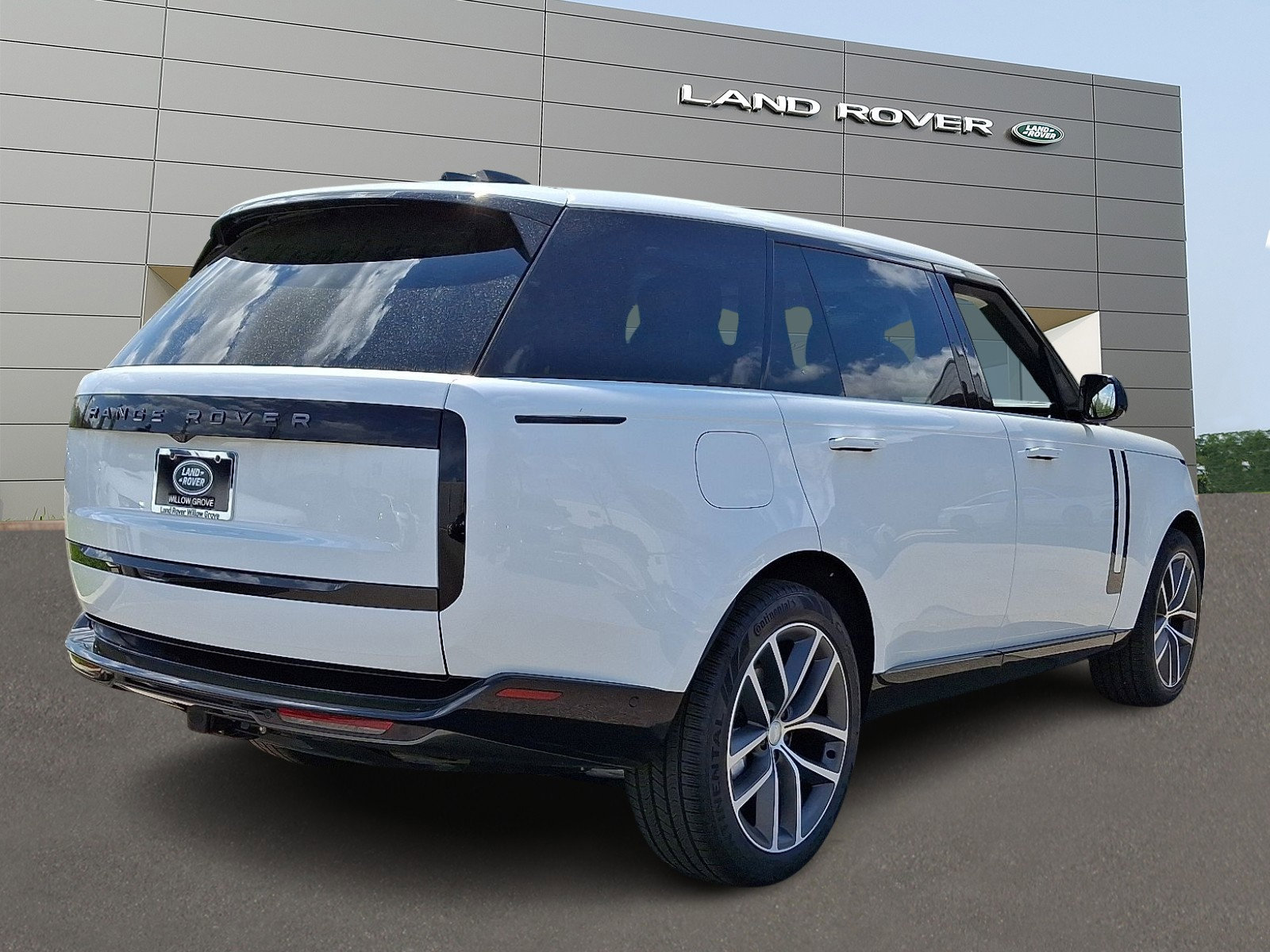 Certified 2024 Land Rover Range Rover Long Wheelbase SE image 2